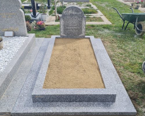 monument funéraire musulman en granit du tarn France